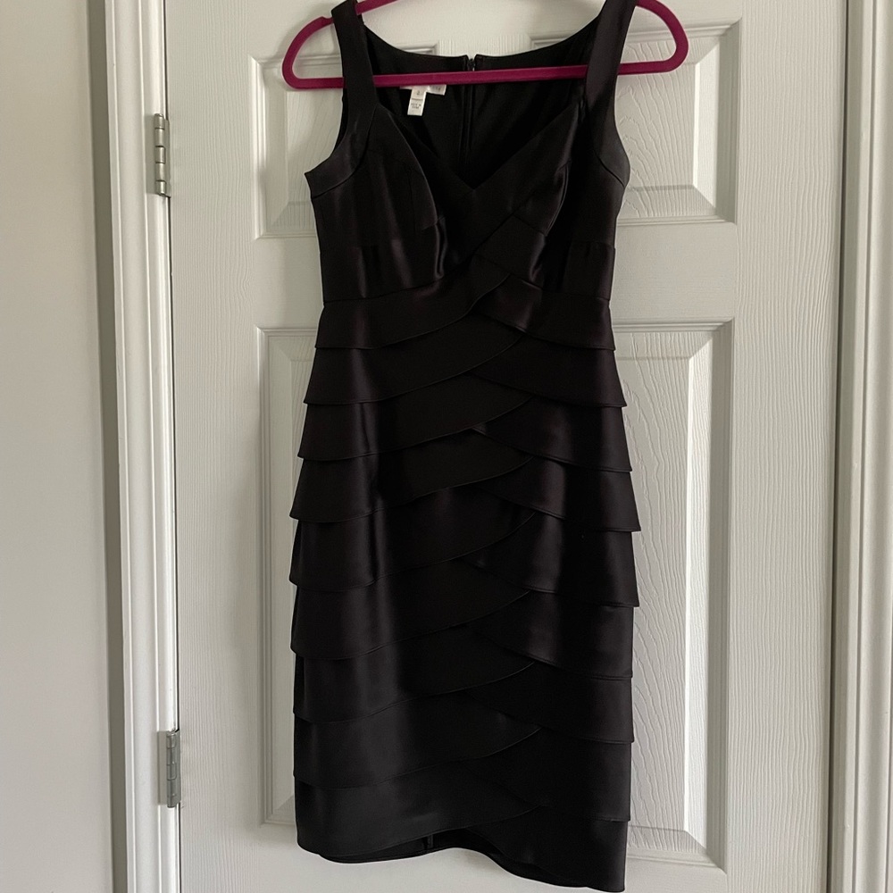 London Times Size 2 black cocktail dress. Fits like a glove and sooo cute!